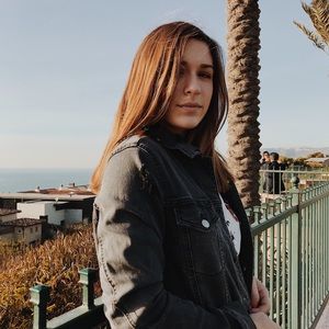 Meet your Posher, Chloe